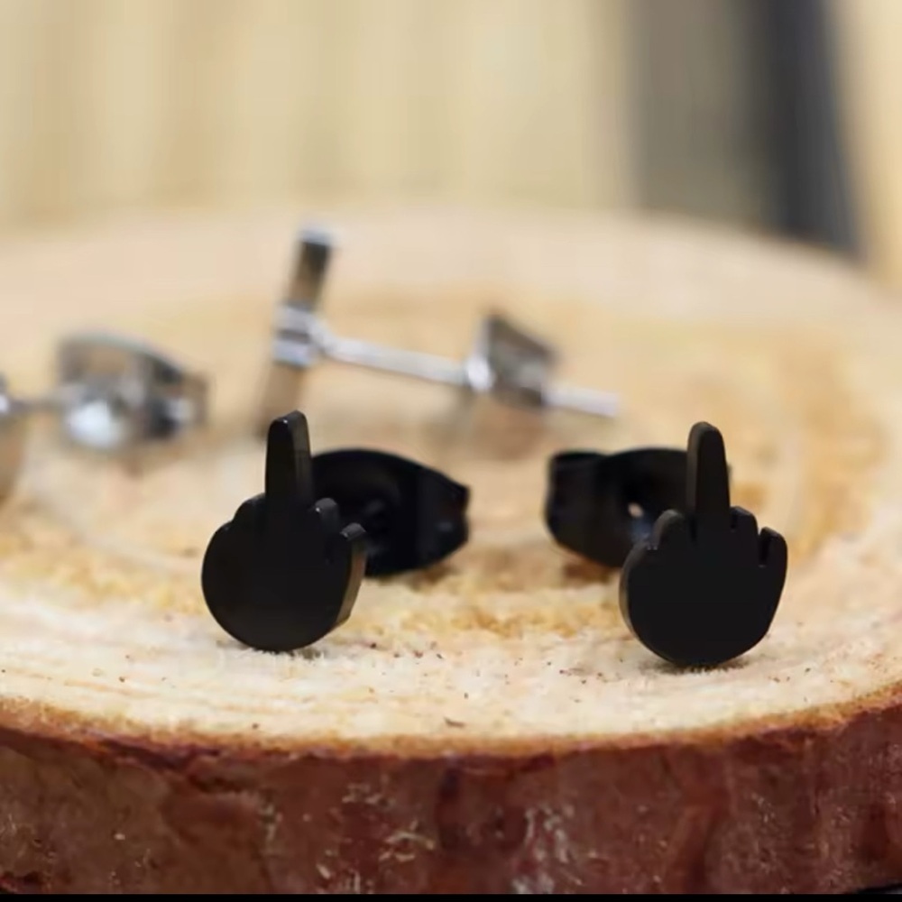 🖕🏻Novelty Black Middle Finger Stud Earrings🖕🏻